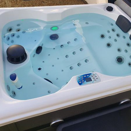 הוילה סן מלו L Embrun Jacuzzi מראה חיצוני תמונה