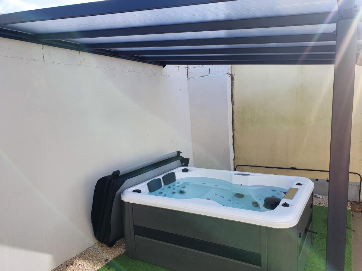 הוילה סן מלו L Embrun Jacuzzi מראה חיצוני תמונה